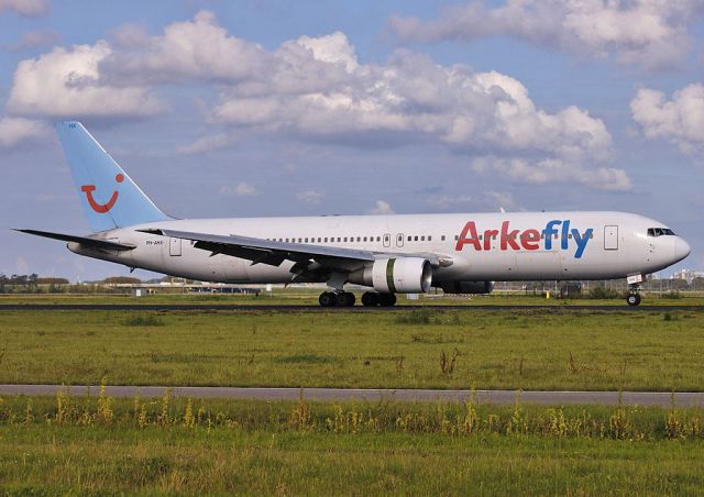 BOEING 767-300 (PH-AHX) - Amsterdam 2011-08-14.