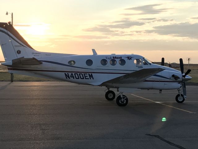 Beechcraft King Air 90 (N400EM)