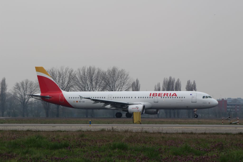 Airbus A321 (EC-JLI)