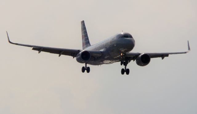 Airbus A319 (N9008U)