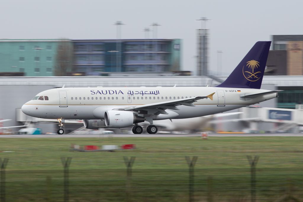 Airbus A319 (D-ASPA) - Leaving MAN after being painted in Saudia colours by Air Livery.  