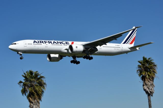BOEING 777-300 (F-GSQF) - 02-09-23