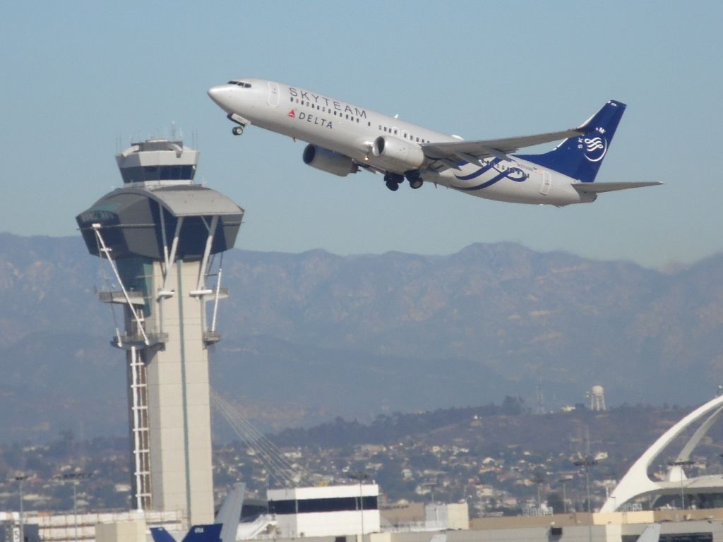 Boeing 737-800 (N3755D)
