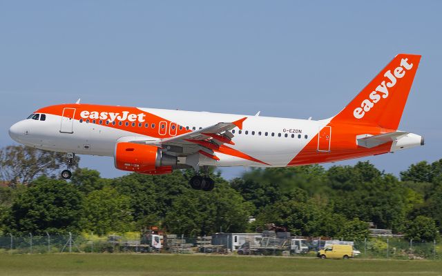 Airbus A319 (G-EZDN)
