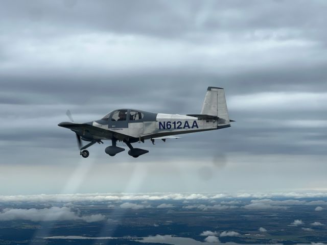 Vans RV-10 (N612AA)