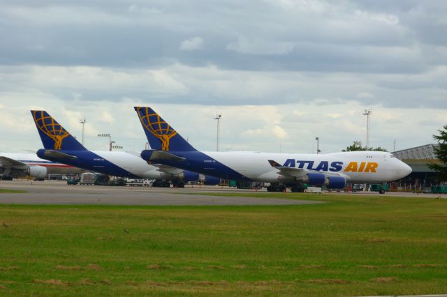 Boeing 747-400 (N493MC)