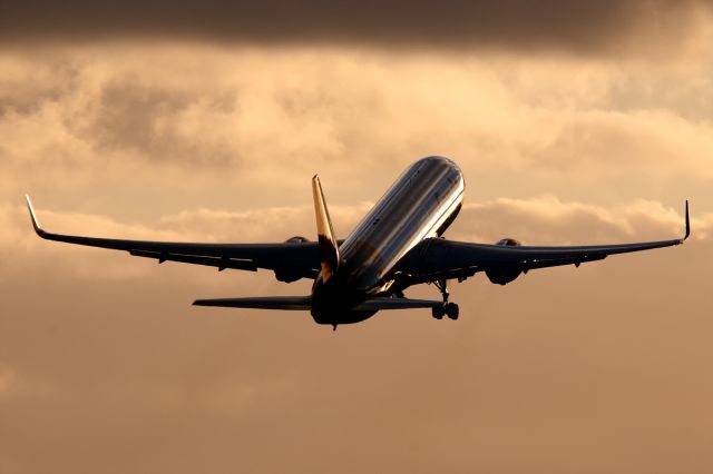 BOEING 767-300 (D-ABUO)