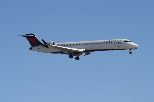 Canadair Regional Jet CRJ-700 (N712EV) - Arriving at Montréal-Trudeau