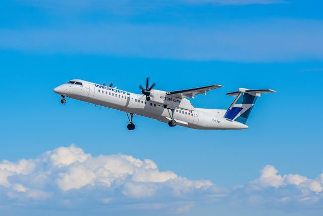 de Havilland Dash 8-400 (C-FKWE)