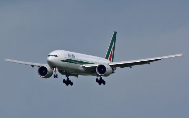 Boeing 777-200 (EI-ISD) - alitalia b777-2 ei-isd about to land at shannon 28/8/15.