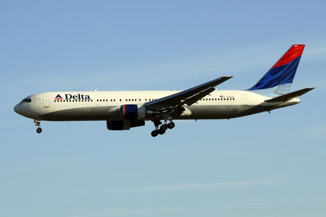 BOEING 767-300 (N1603)