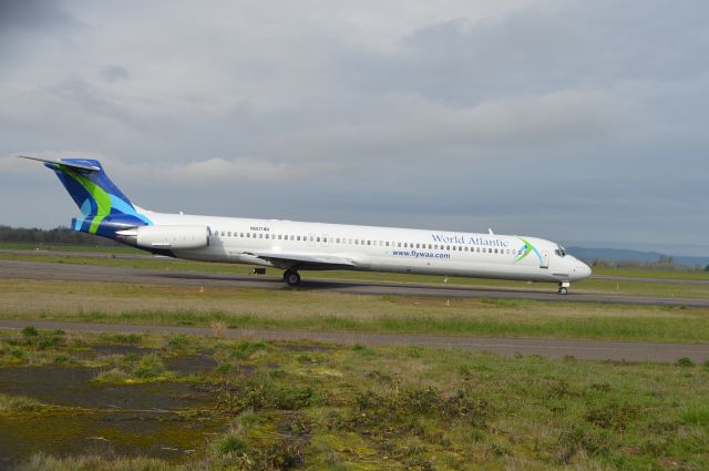 McDonnell Douglas MD-83 (N807WA) - Taxiing for departure.