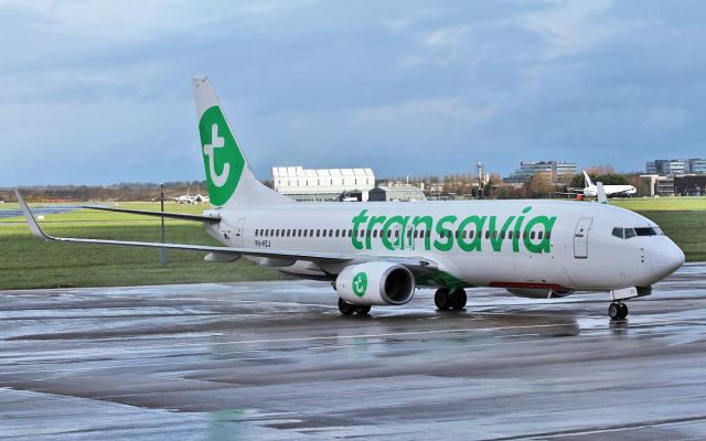 Boeing 737-800 (PH-HZJ) - transavia b737-8 ph-hzj taxiing onto stand at shannon for a charter flight to lourdes 27/3/16.