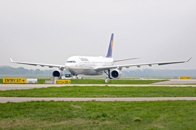 Airbus A330-300 (D-AIKM)