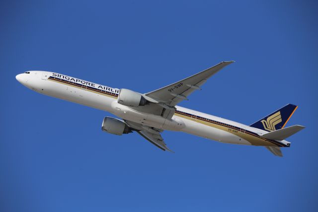 BOEING 777-300ER (9V-SWP)