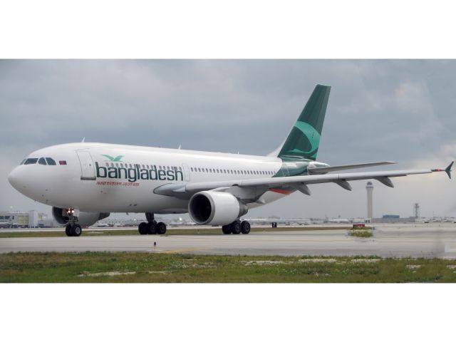 Airbus A310 (N301LF) - An FAA registered old Airbus A310. Raw photo courtesy of LEARJETMIAMI - thank you!