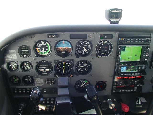 Cessna Skyhawk (N5199J) - 5199J on route, 4400, New England, Fall 2004.