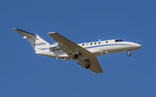 Cessna Citation CJ4 (N888RK) - Runway 02L arrival @KDPA.