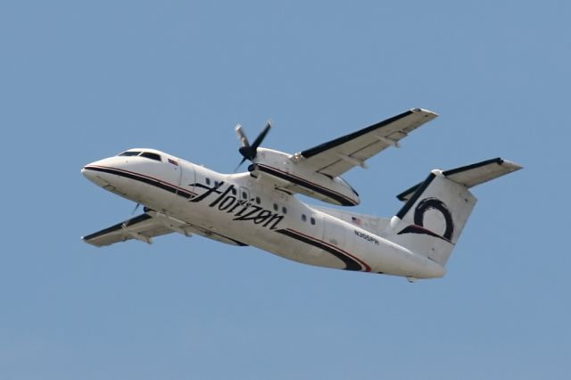 de Havilland Dash 8-300 (N355PH)