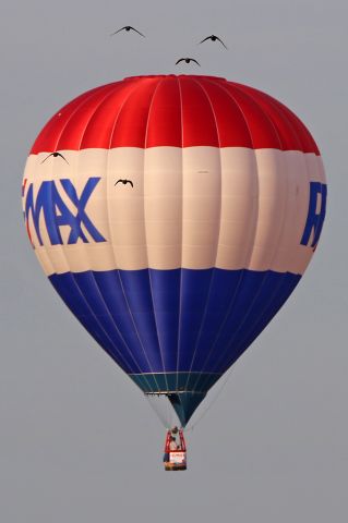 Unknown/Generic Balloon (N2646S) - A Lindstrand 90X, (Re/Max), seen here on Sunday morning, 15 Jul 2018, just after liftoff. Re/Max was one of nineteen balloons that competed in the 3rd annual Glass City Balloon Race in Rossford, OH.