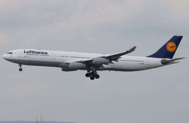 Airbus A340-300 (D-AIGM)