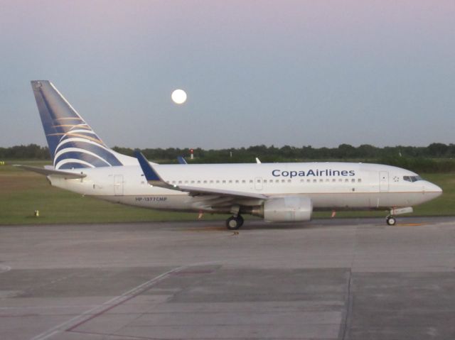 Boeing 737-700 (HP-1377CMP)