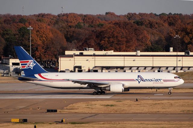 BOEING 767-300 (N316CM)