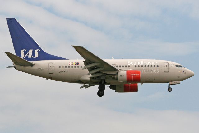 BOEING 737-600 (LN-RCT)