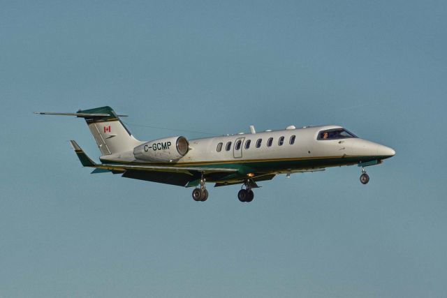 Learjet 45 (C-GCMP) - Landing in CYHU. 27-09-2019