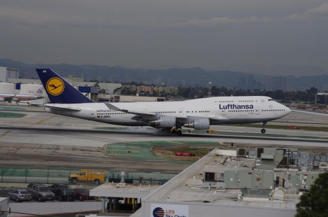 Boeing 747-400 (D-ADVB)