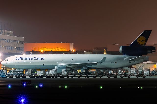 Boeing MD-11 (D-ALCI) - nightshift