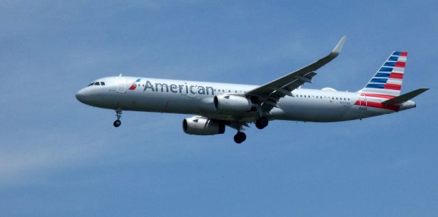 Airbus A321 (N137AA) - On final is this 2015 American Airlines Airbus A321-231 in the Summer of 2021.