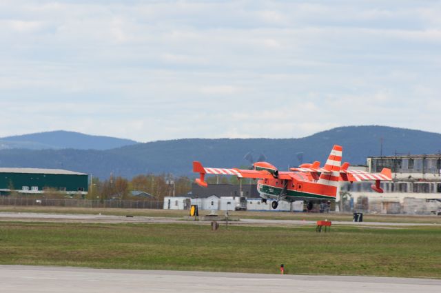 Canadair CL-415 SuperScooper (C-FOFI)