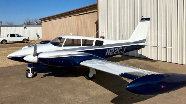 Piper PA-30 Twin Comanche (N22CJ)