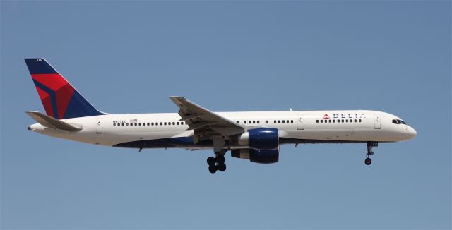 Boeing 757-200 (N635DL)