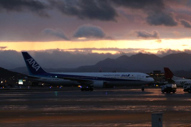 BOEING 767-300 (JA604A) - 2 September 2015:HND-HKD.