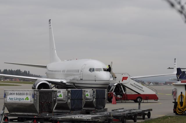 Boeing 737-700 (VP-BFT)