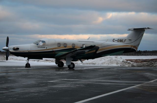 Pilatus PC-12 (C-GMLF) - Lorsqu’elle étais stationner à CYGR sur le tarmac
