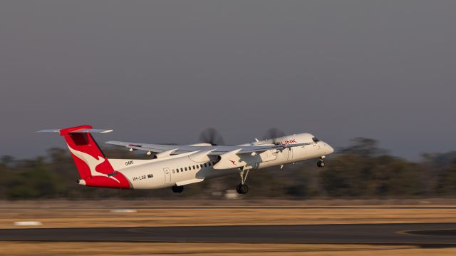 de Havilland Dash 8-400 (VH-LQB)