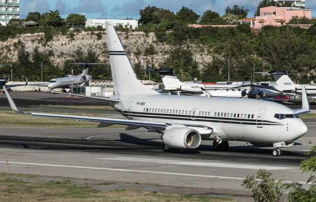 Boeing 737-700 (PR-BBS)