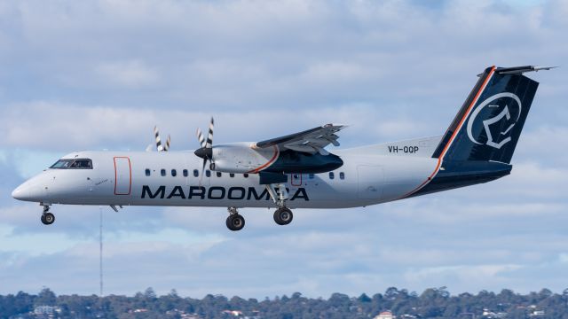 de Havilland Dash 8-300 (VH-QQP)