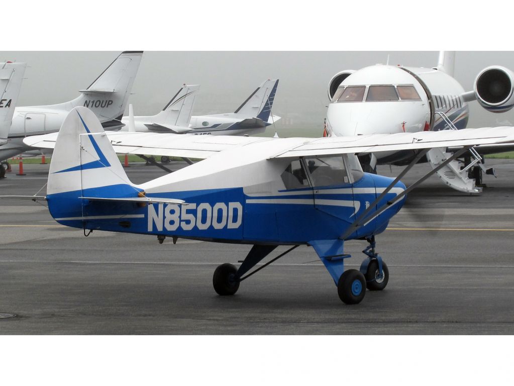 N8500D — - A very nice 1957 model. Looks like new.