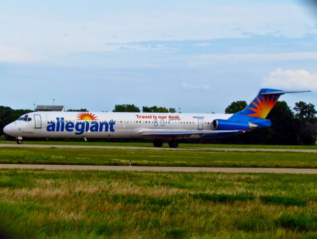 McDonnell Douglas MD-83 (N863GA)