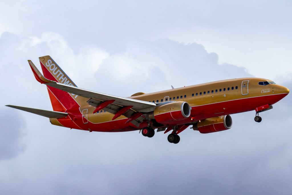 Boeing 737-700 (N714CB) - Southwest retro livery landing on 20R at John Wayne airport.