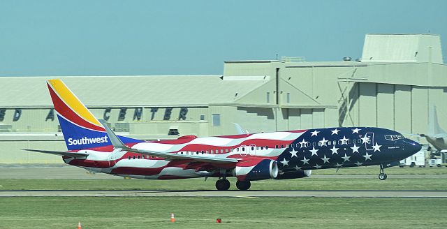 Boeing 737-800 (N500WR)