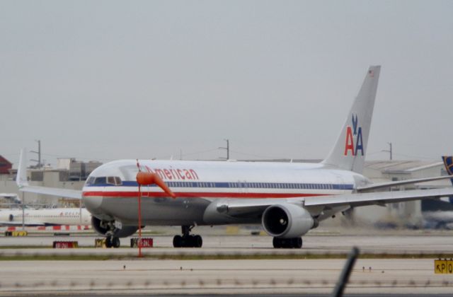 BOEING 767-300 (N397AN)