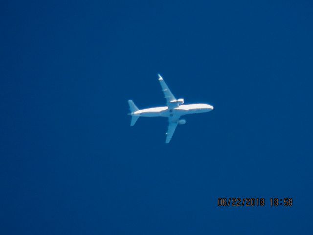 Embraer 175 (N88330)