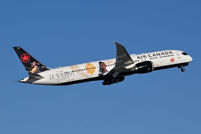 Boeing 787-9 Dreamliner (C-FVLX)