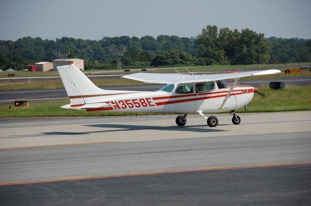 Cessna Skyhawk (N3558E) - If you would like a copy of this photo, please contact the photographer at Ben_Greenwald at me.com