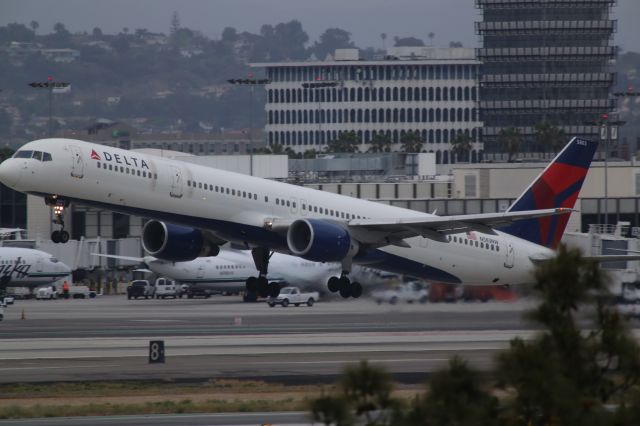 BOEING 757-300 (N583NW)